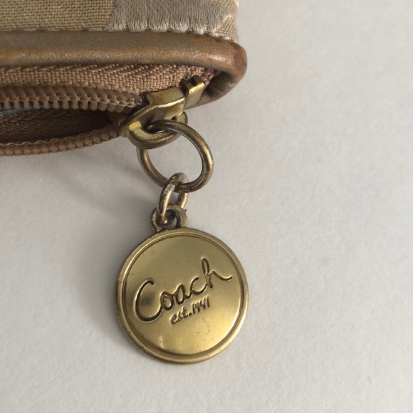 Coach Wristlet - Picture 4 of 6